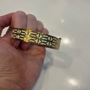 stella and dot bracket